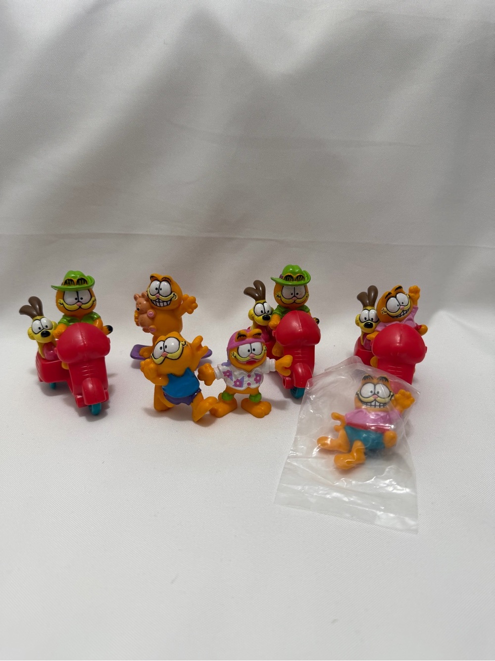 Garfield Figure Playset with Red Scooters - Garfield